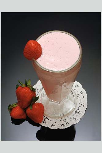 草莓鲜果饮品图片