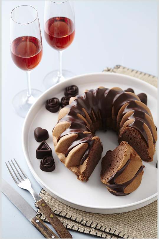 美酒巧克力面包食物美食摄影图