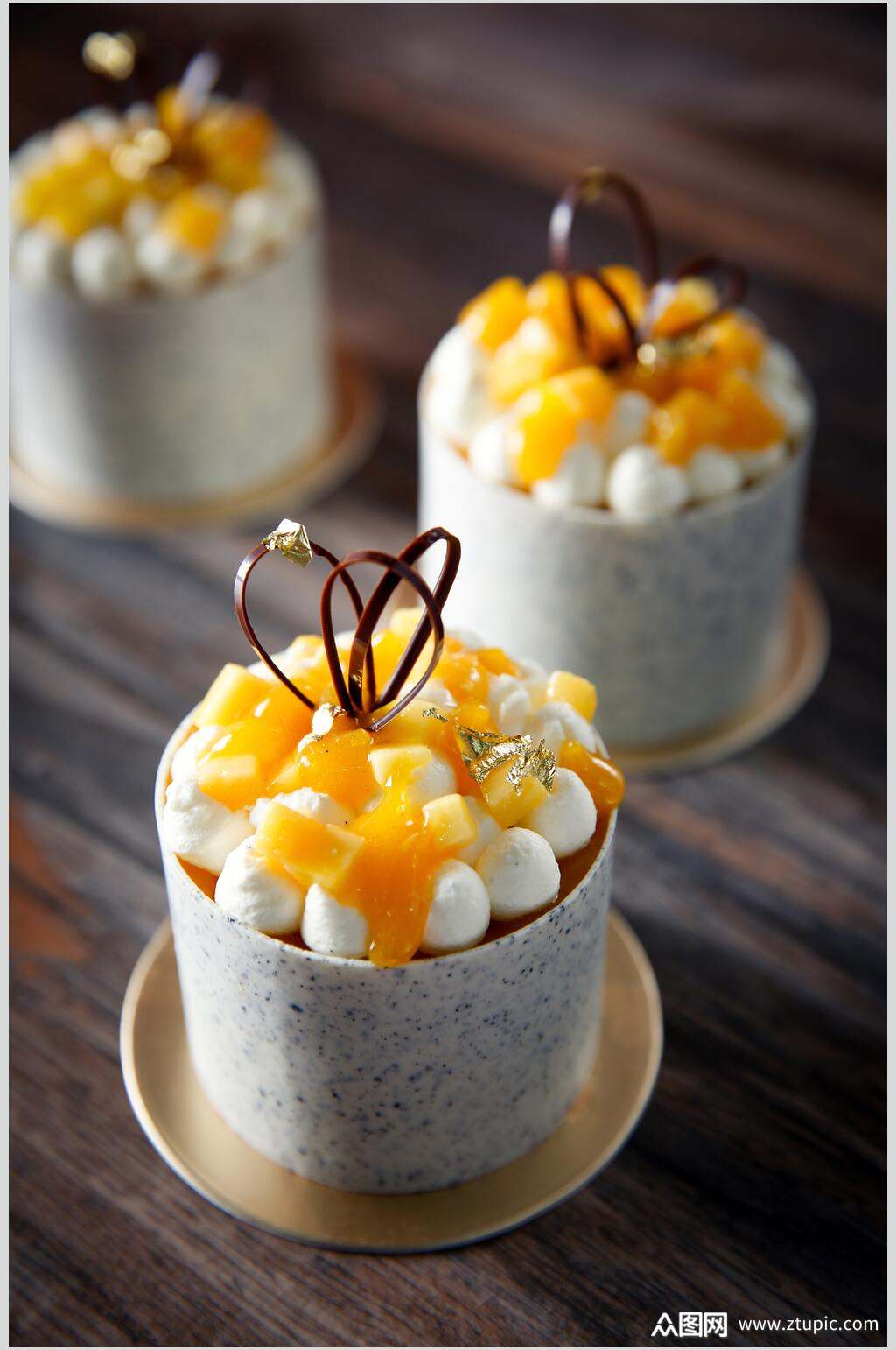 精品蛋糕美食甜品水果摄影图