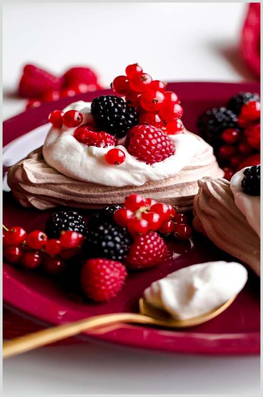 鲜香水果蛋糕食品美食甜品摄影图