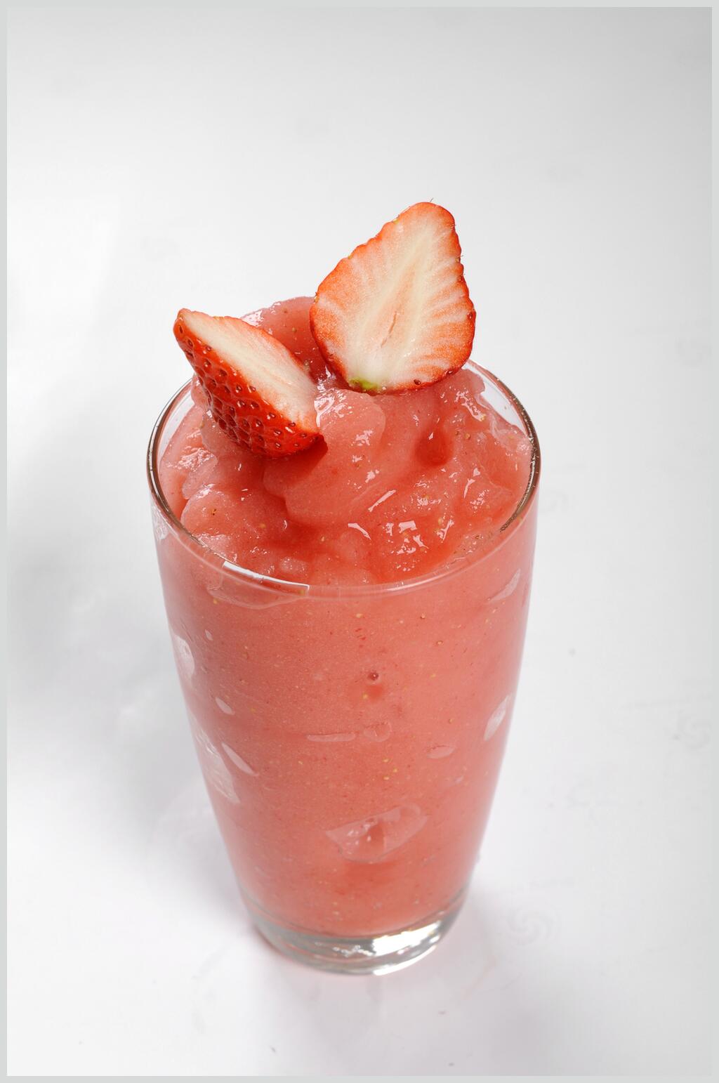 新鲜美味草莓冰沙食品图片