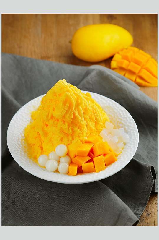 招牌美味芒果绵绵冰食品高清图片