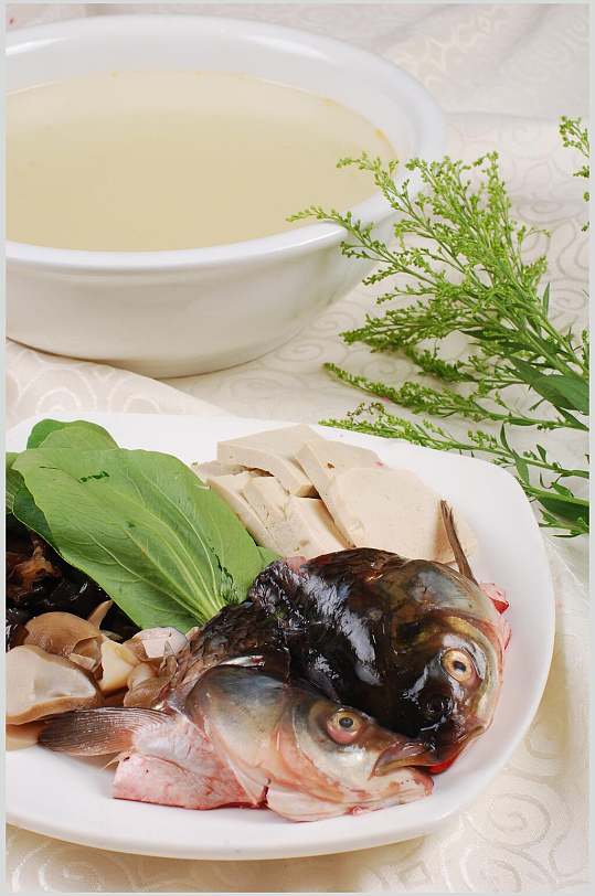 鱼头豆腐汤食物摄影图片