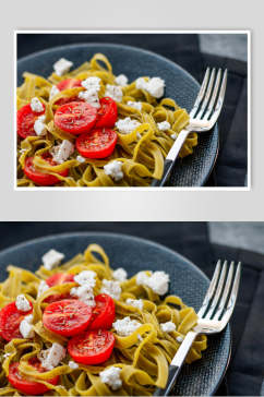 西红柿炒面食物西餐美食摄影图
