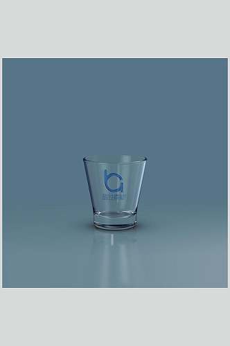 蓝色透明玻璃杯样机