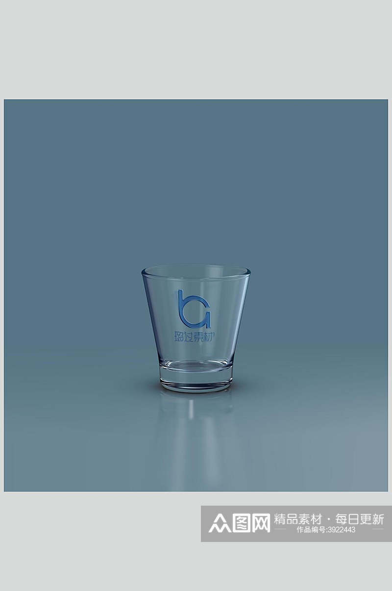 蓝色透明玻璃杯样机素材