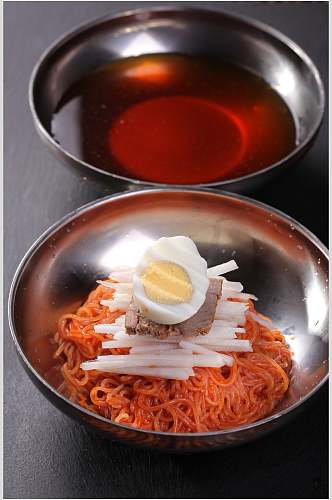 招牌香浓美味朝鲜冷面美食图片