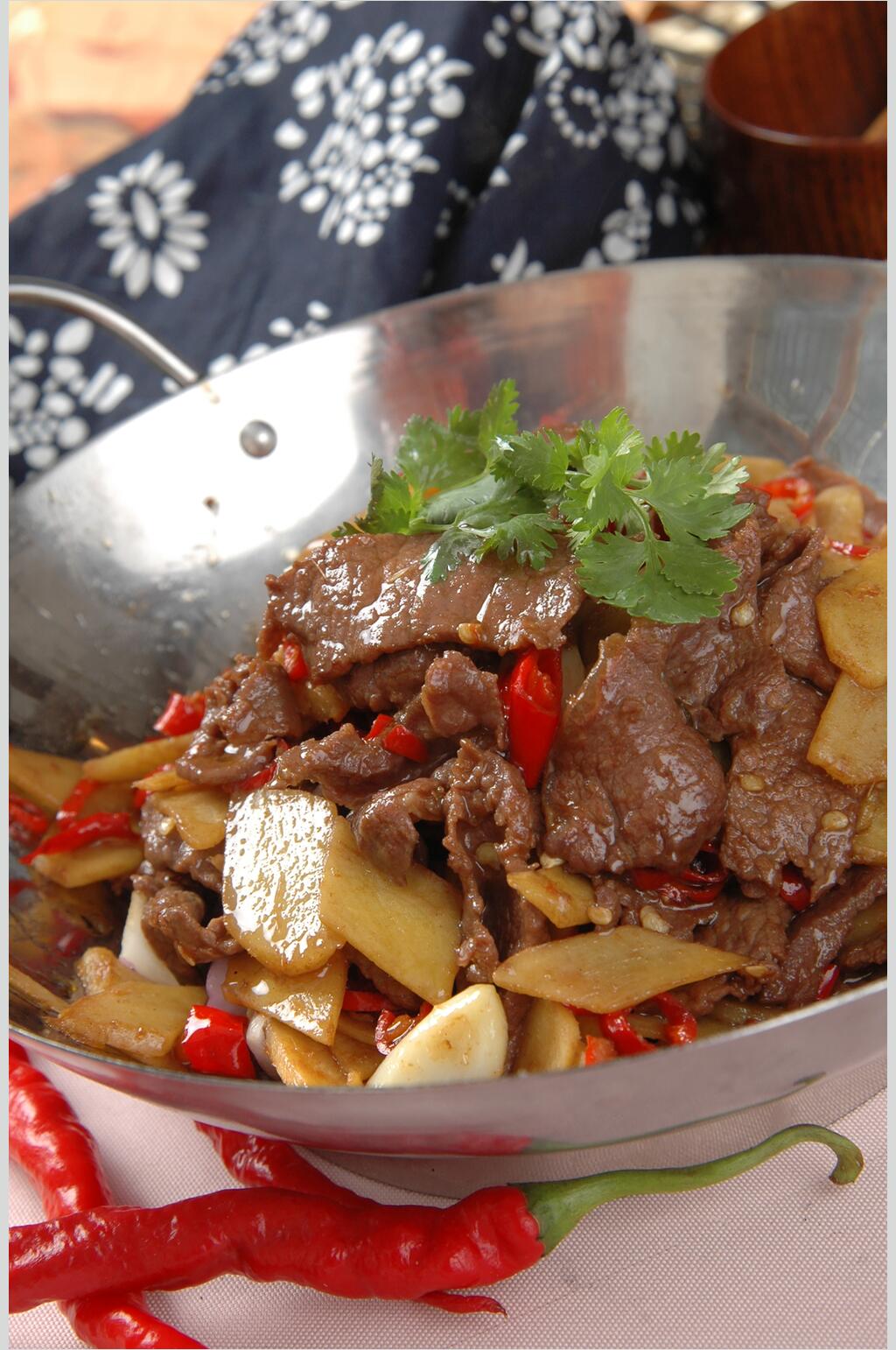 新鲜特色菜干锅牛肉图片素材