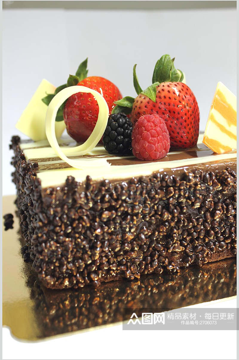 美味草莓水果甜点蛋糕切件图片素材