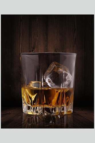 传统威士忌摄影图片