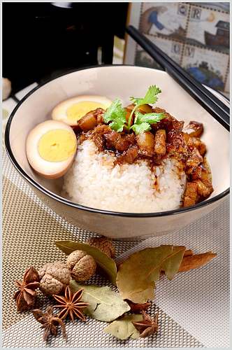 招牌卤肉饭食物摄影图片