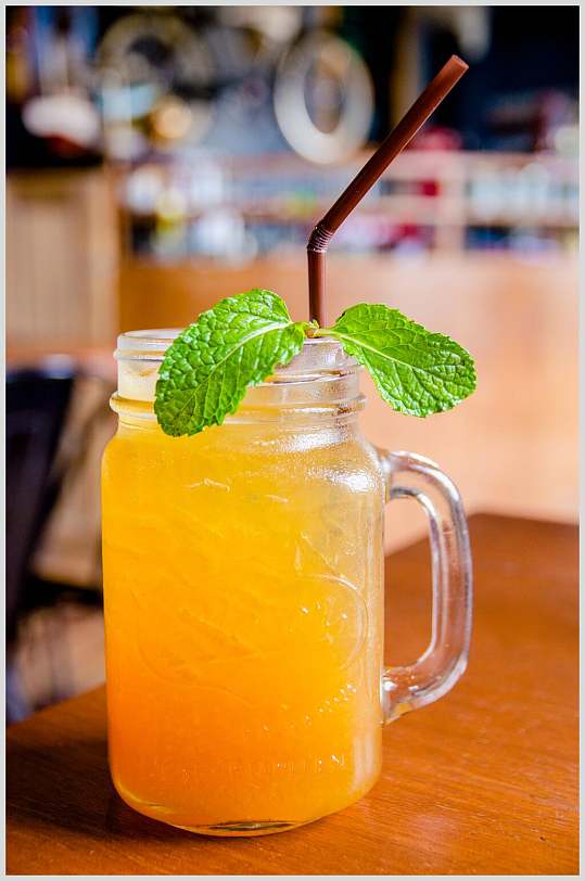 清爽冰饮果汁夏日清凉摄影图