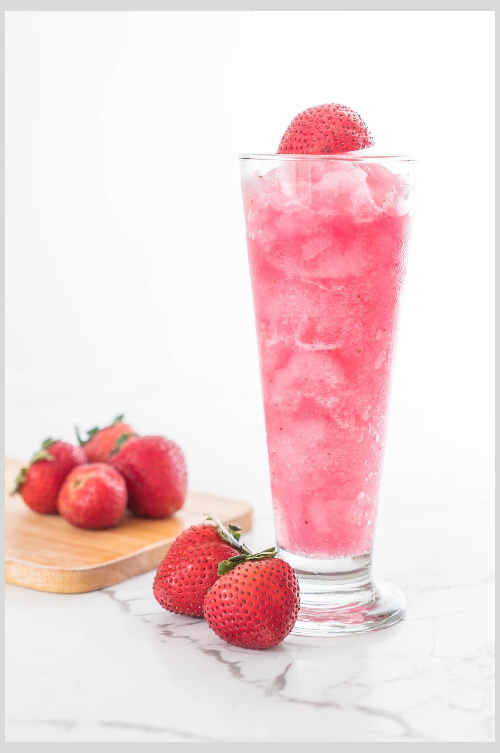 冰镇草莓食物果汁夏日清凉摄影图草莓香芋冰饮果汁夏日清凉摄影图立即