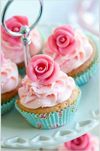 创意粉色甜品蛋糕图片
