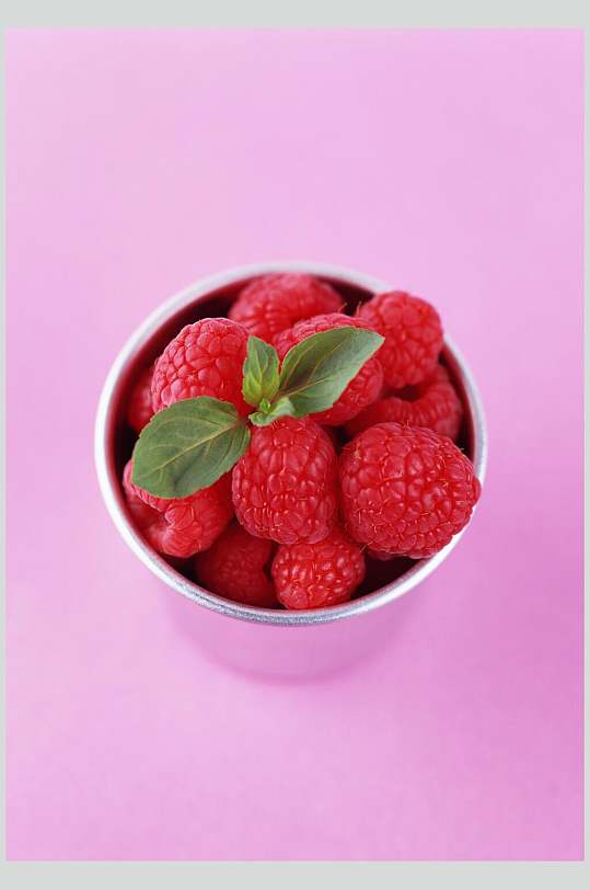 紫色树莓树莓水果糕点图片
