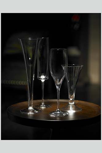 玻璃杯红酒鸡尾酒摄影图