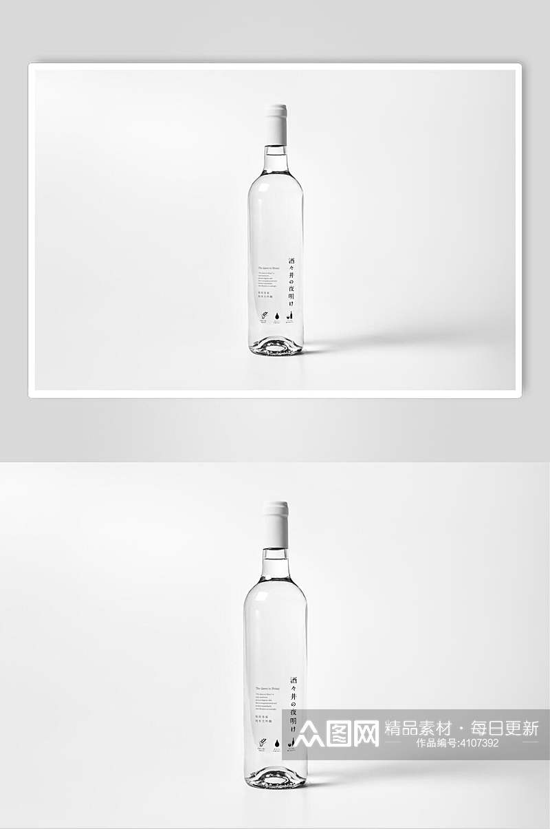 圆形盖子透明玻璃瓶灰白酒包装样机素材