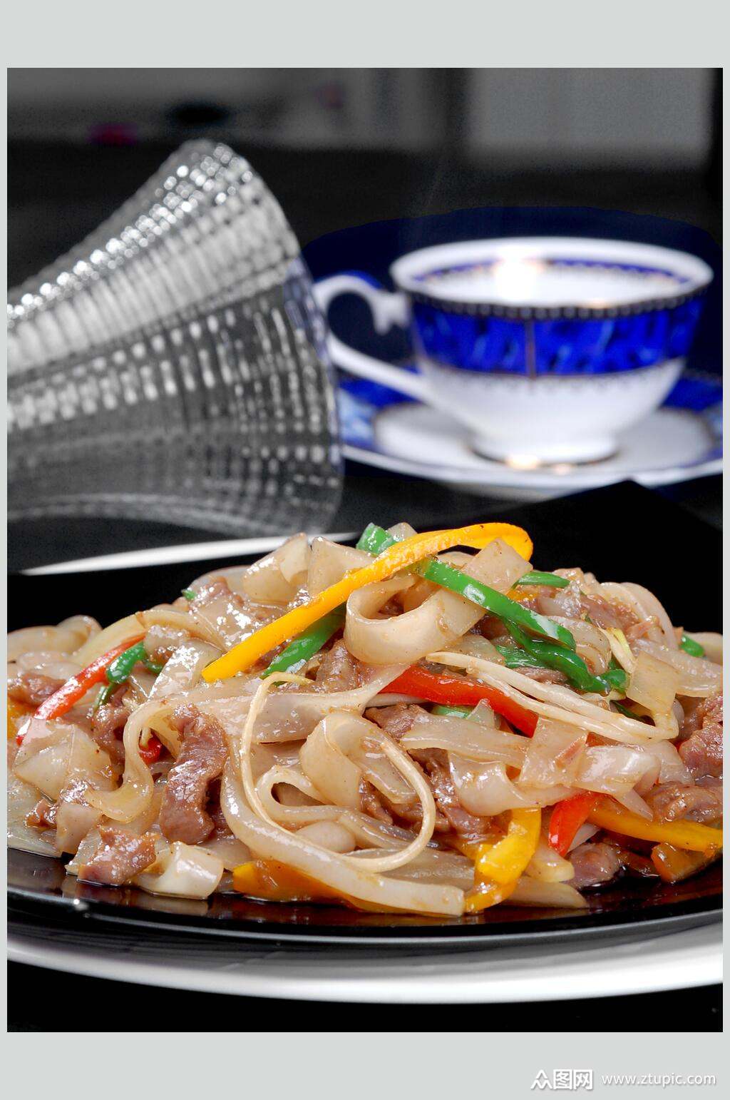 豉油皇银芽干炒牛河图片素材