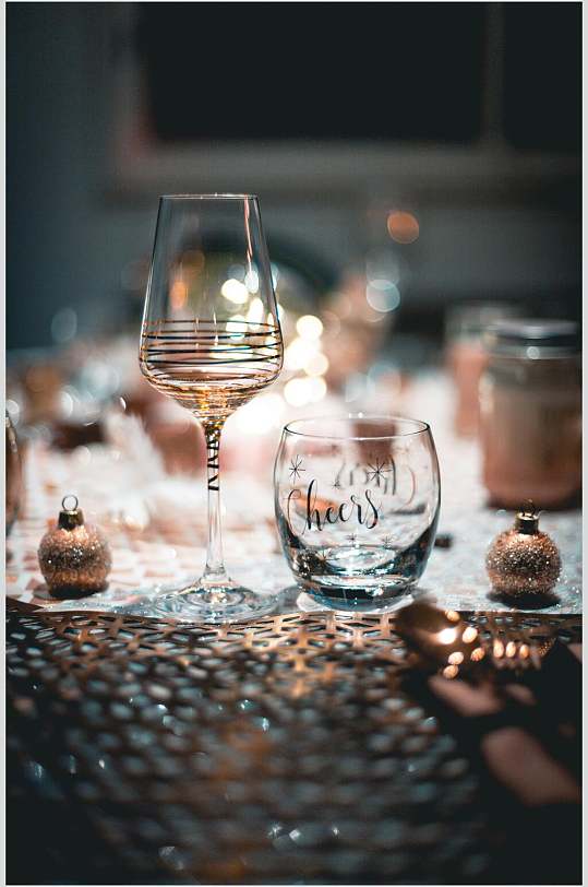玻璃杯葡萄酒摄影图