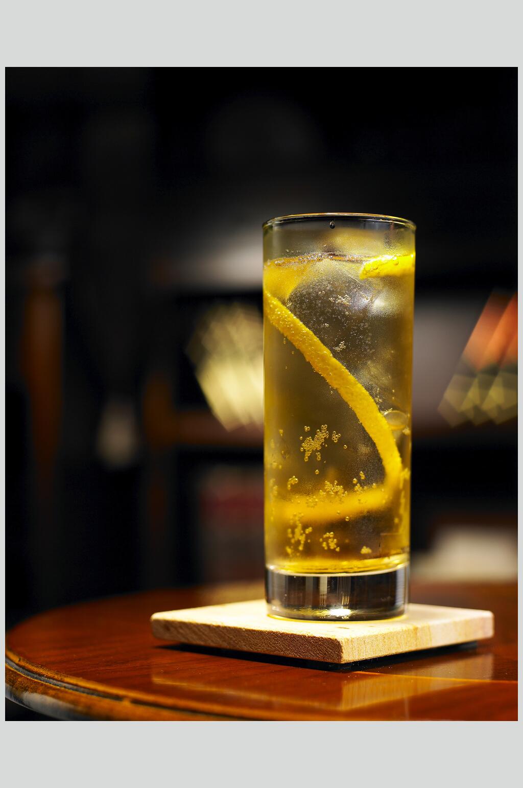 大气柠檬水红酒鸡尾酒摄影图素材