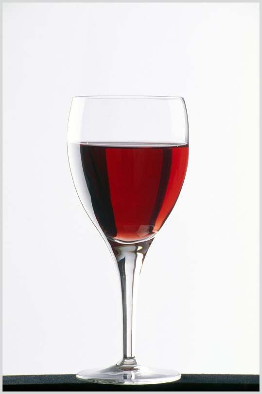 简约时尚酒杯红酒摄影图