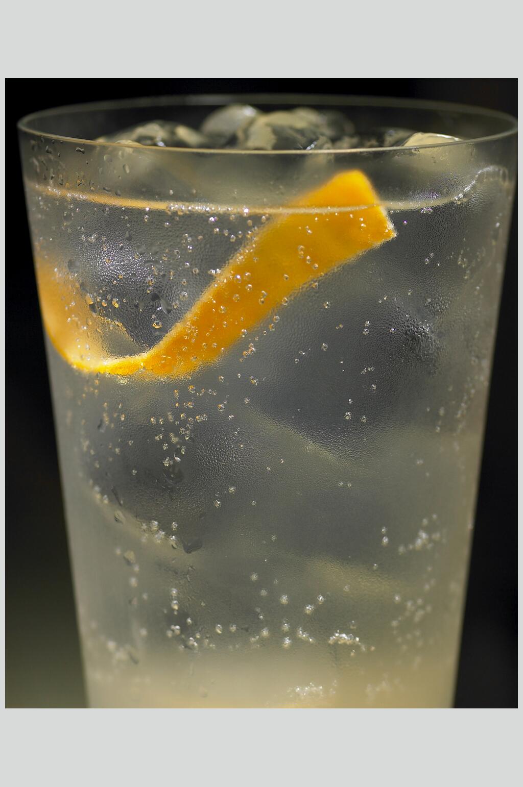 简约红酒鸡尾酒摄影图素材