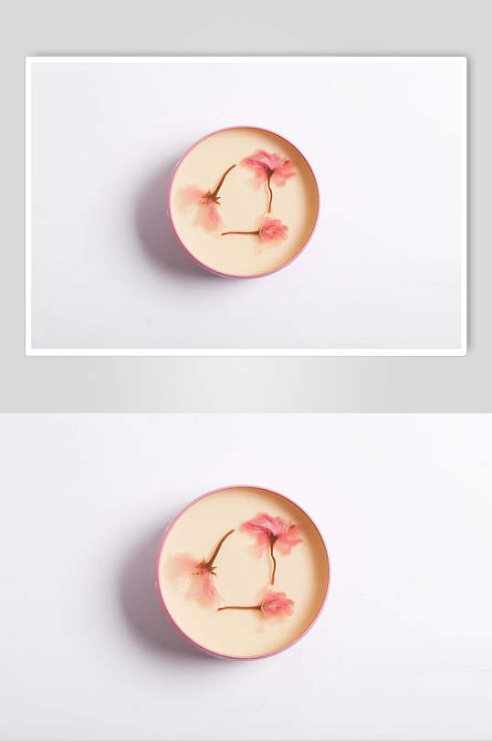 粉色慕斯蛋糕甜品图片