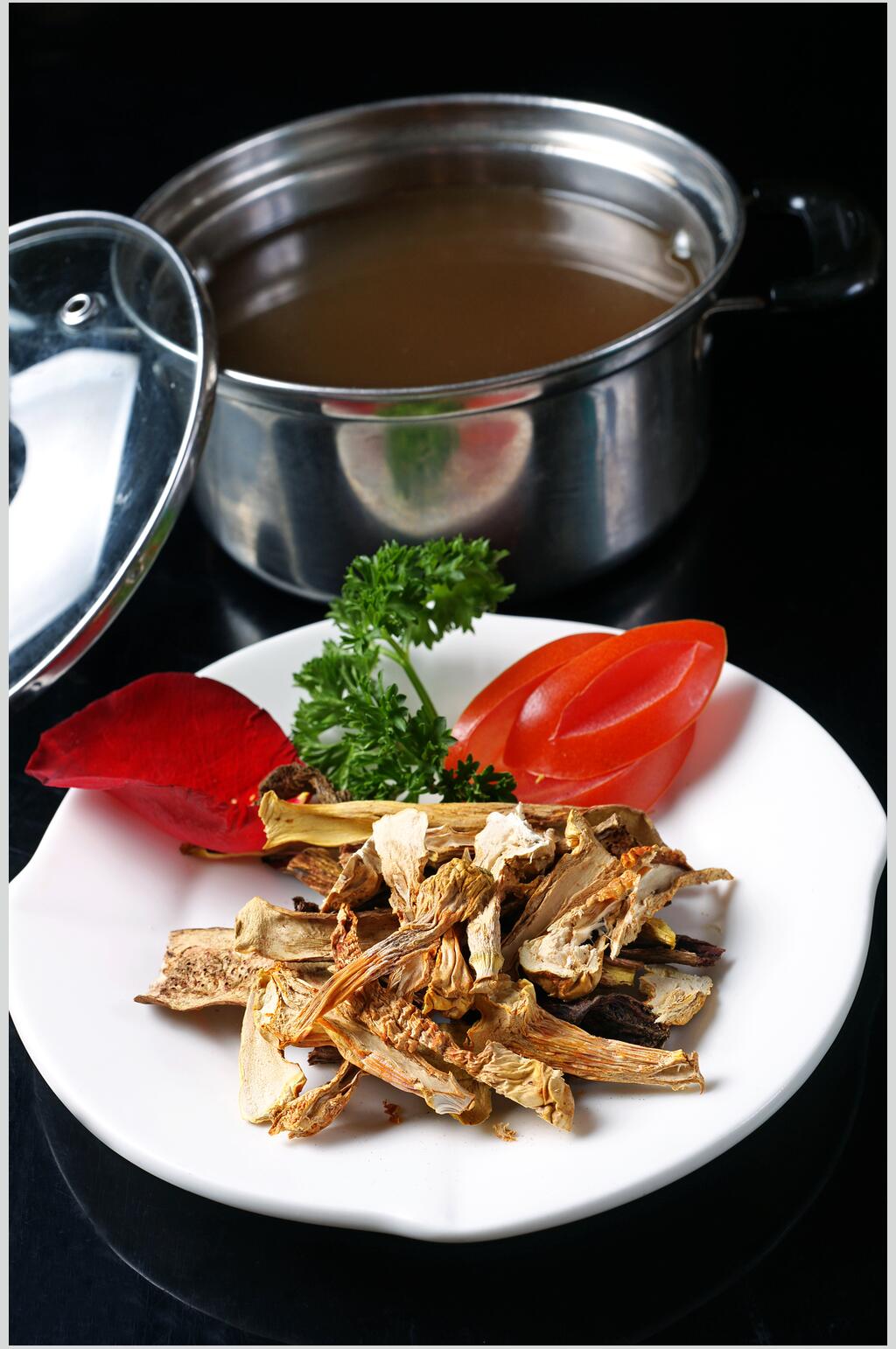 飘香美食汤锅松茸汤锅图片素材