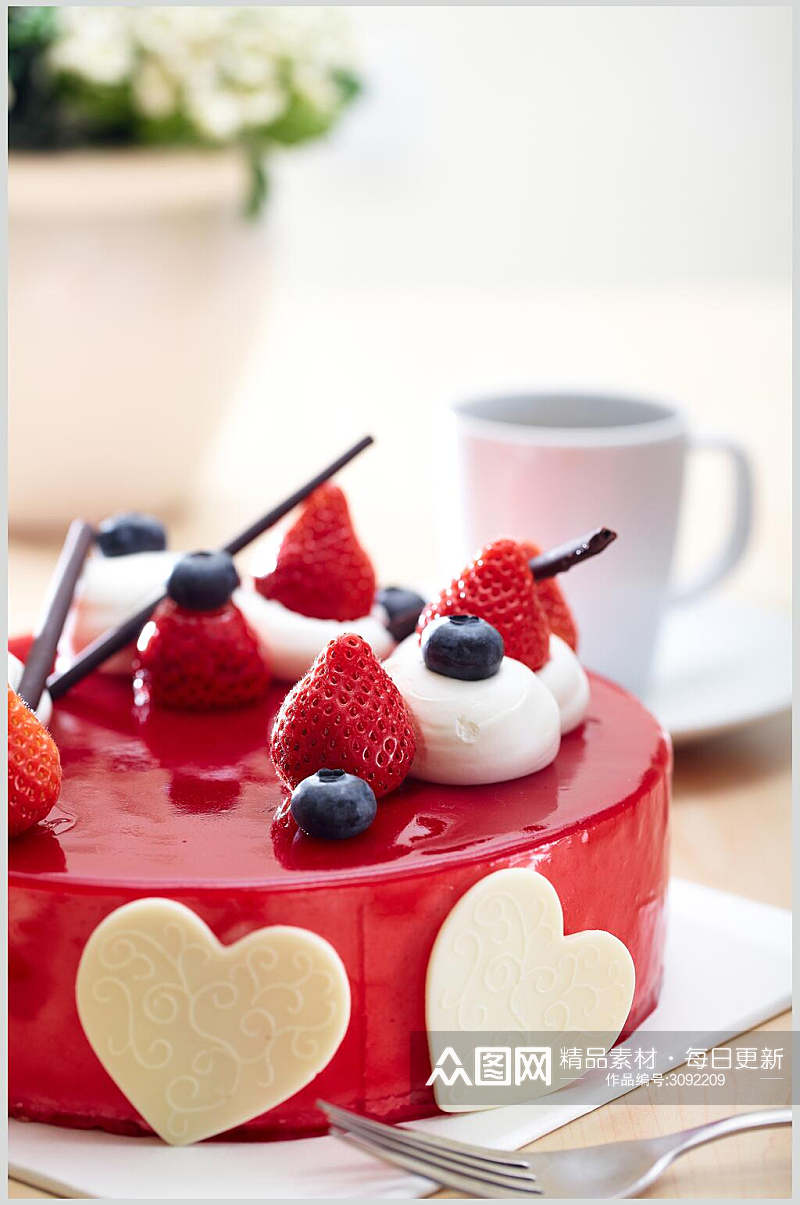 草莓蓝莓生日蛋糕摄影图片素材