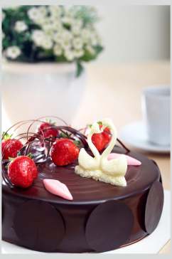 巧克力生日蛋糕美食图片