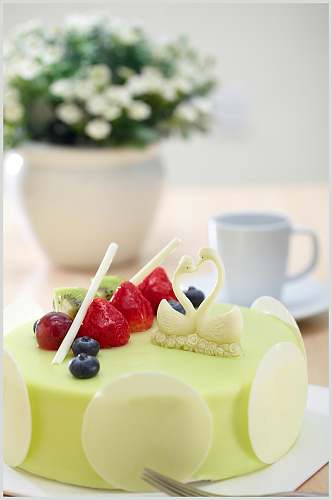 清新水果生日蛋糕美食图片