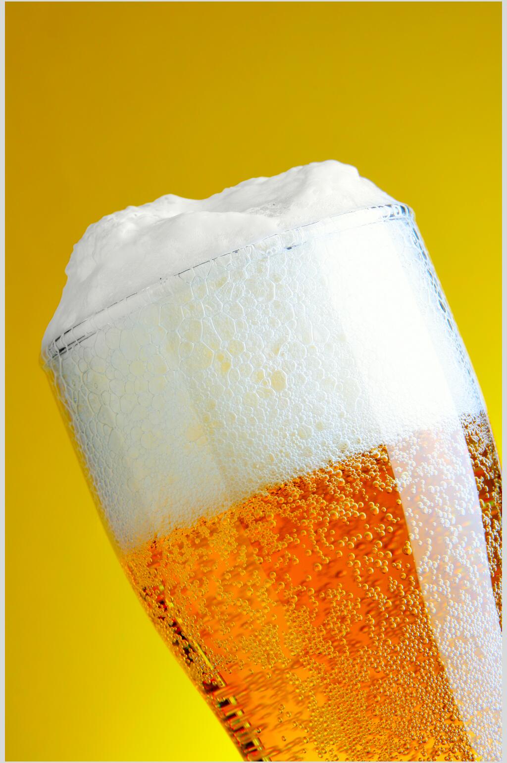 透亮清澈啤酒高清泡沫图片