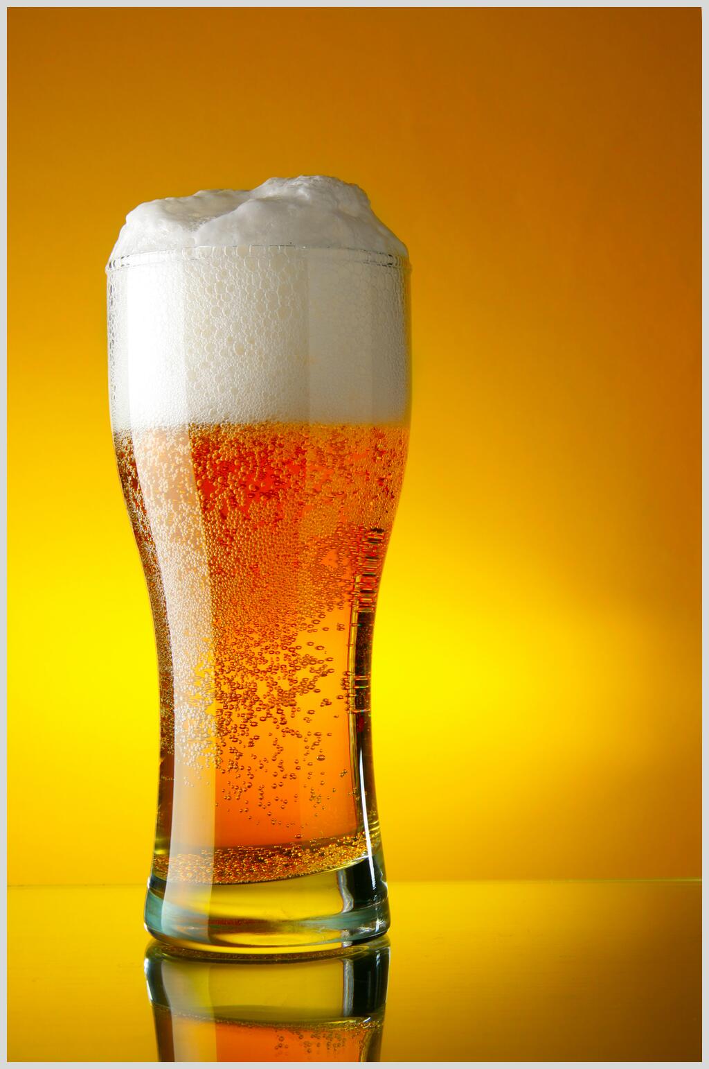 透亮清澈啤酒高清泡沫图片