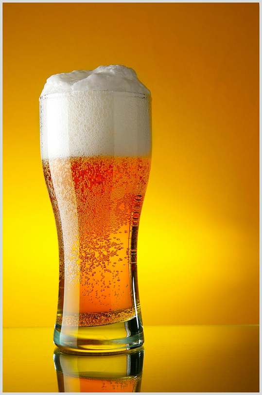 透亮清澈啤酒高清泡沫图片