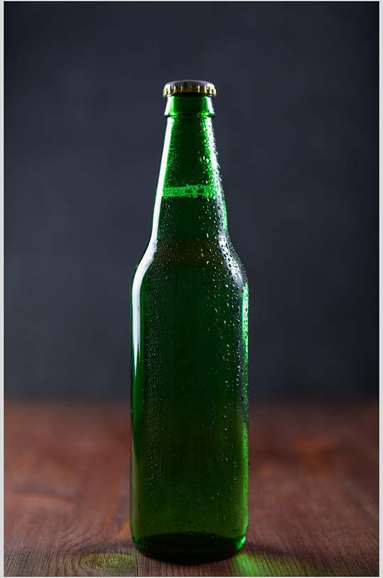 简约绿色啤酒瓶高清图片