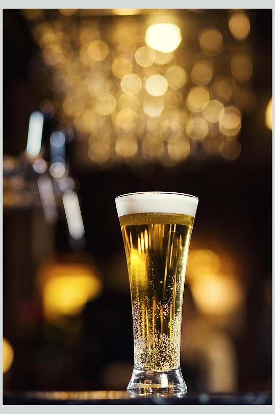 透亮清澈啤酒高清泡沫图片