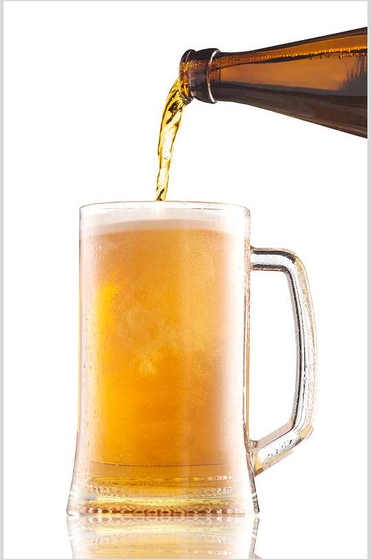清澈透亮美味啤酒倒酒高清图片