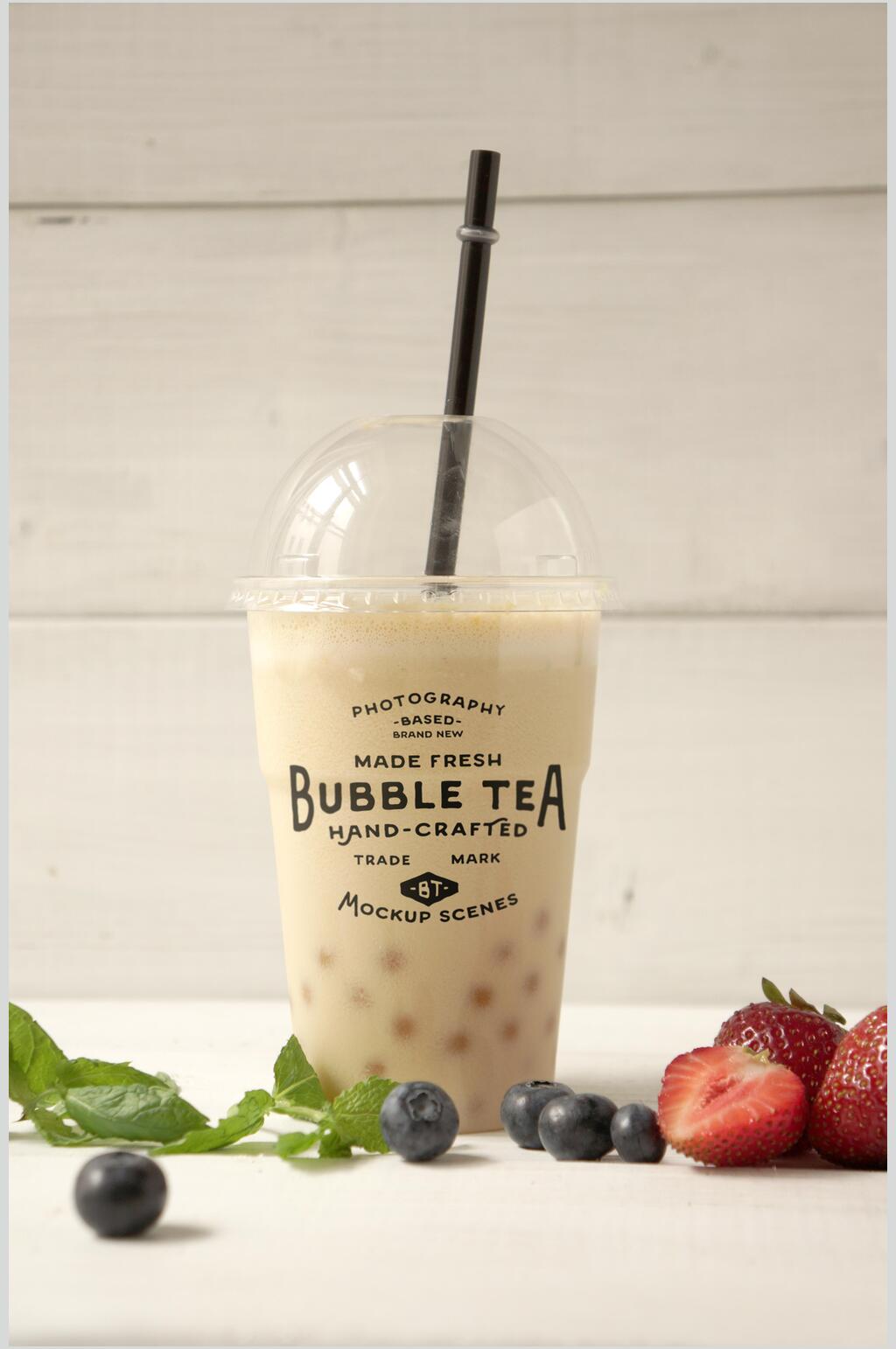 液体蓝莓草莓珍珠奶茶杯子样机素材