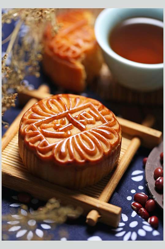 中秋豆沙月饼图片