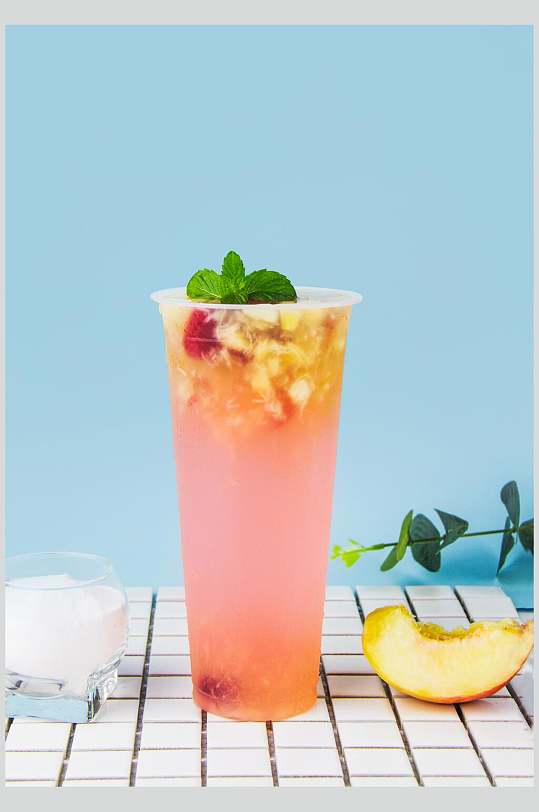 杯装时尚唯美蜜桃水果茶图片
