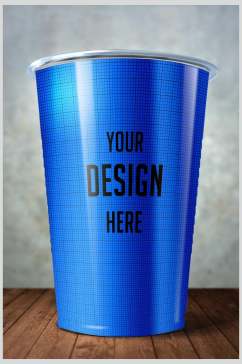 木板英文字母线条蓝啤酒杯样机