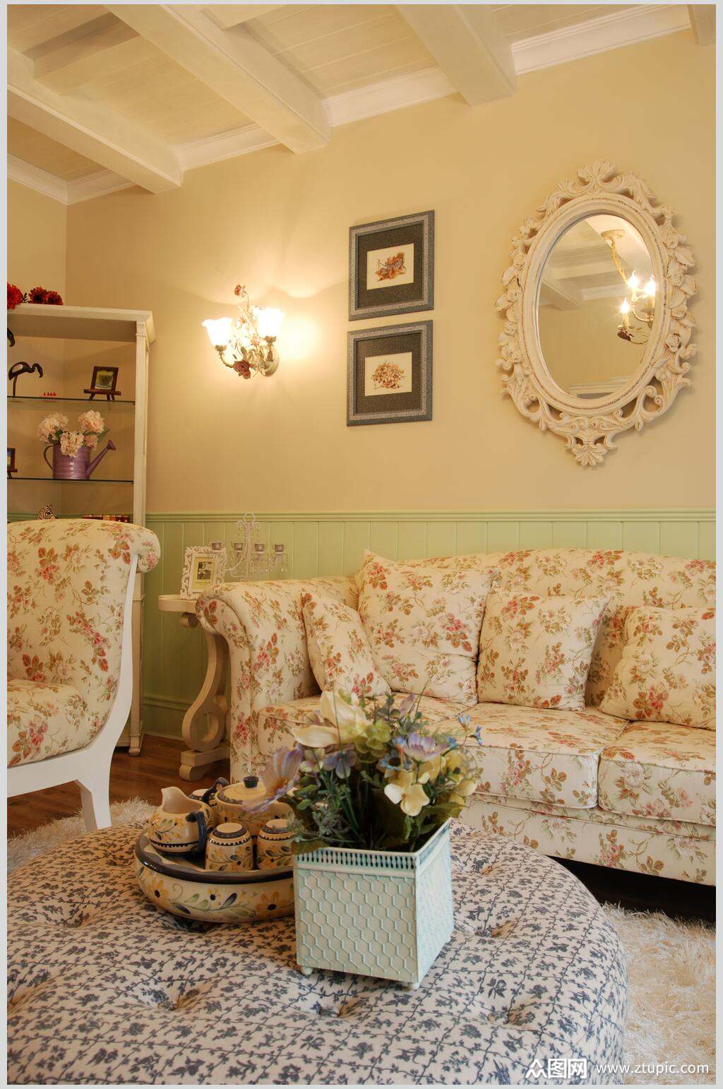 客厅碎花布艺沙发地中海田园风家装图片