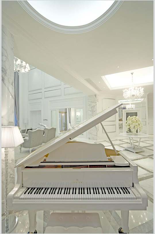 白色钢琴欧式别墅图片