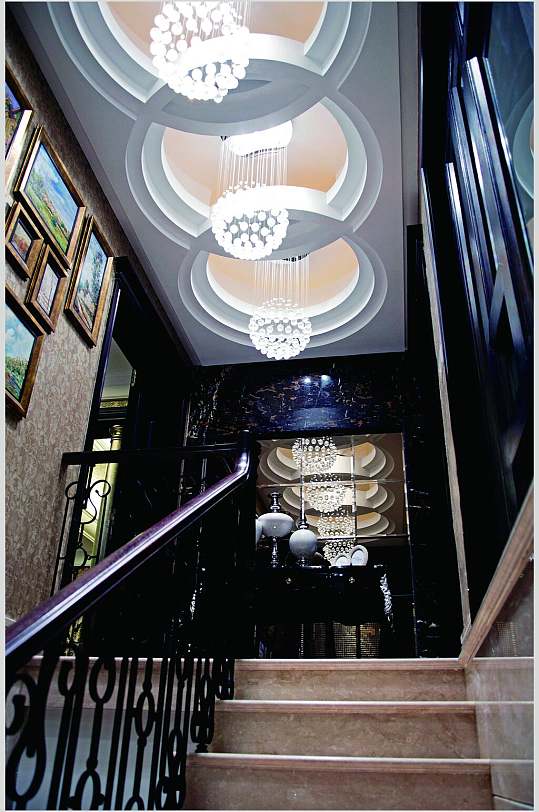 圆形吊顶水晶灯法式别墅样板间图片