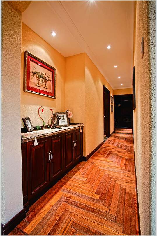 木纹地面走廊法式别墅样板间图片