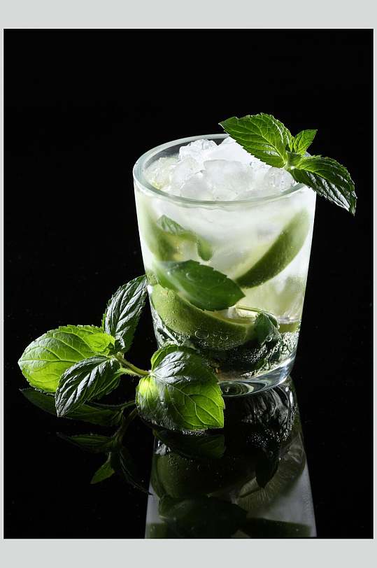 黑底薄荷冰镇青柠檬柠檬汁图片