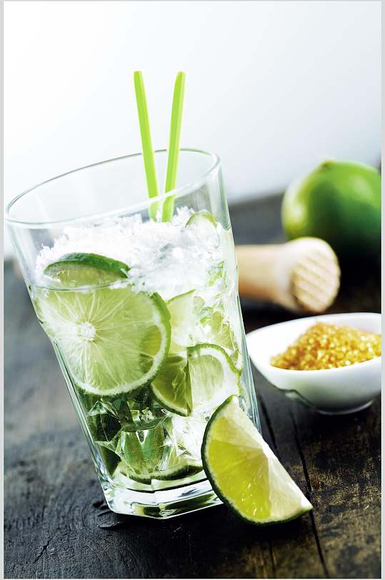 冰镇切片青柠檬柠檬汁图片