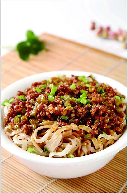 家常杂酱面的图片-家常杂酱面的素材下载-众图网