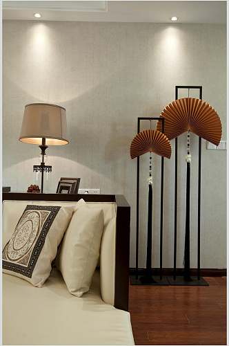 实木布艺沙发扇子台灯新中式室内图片