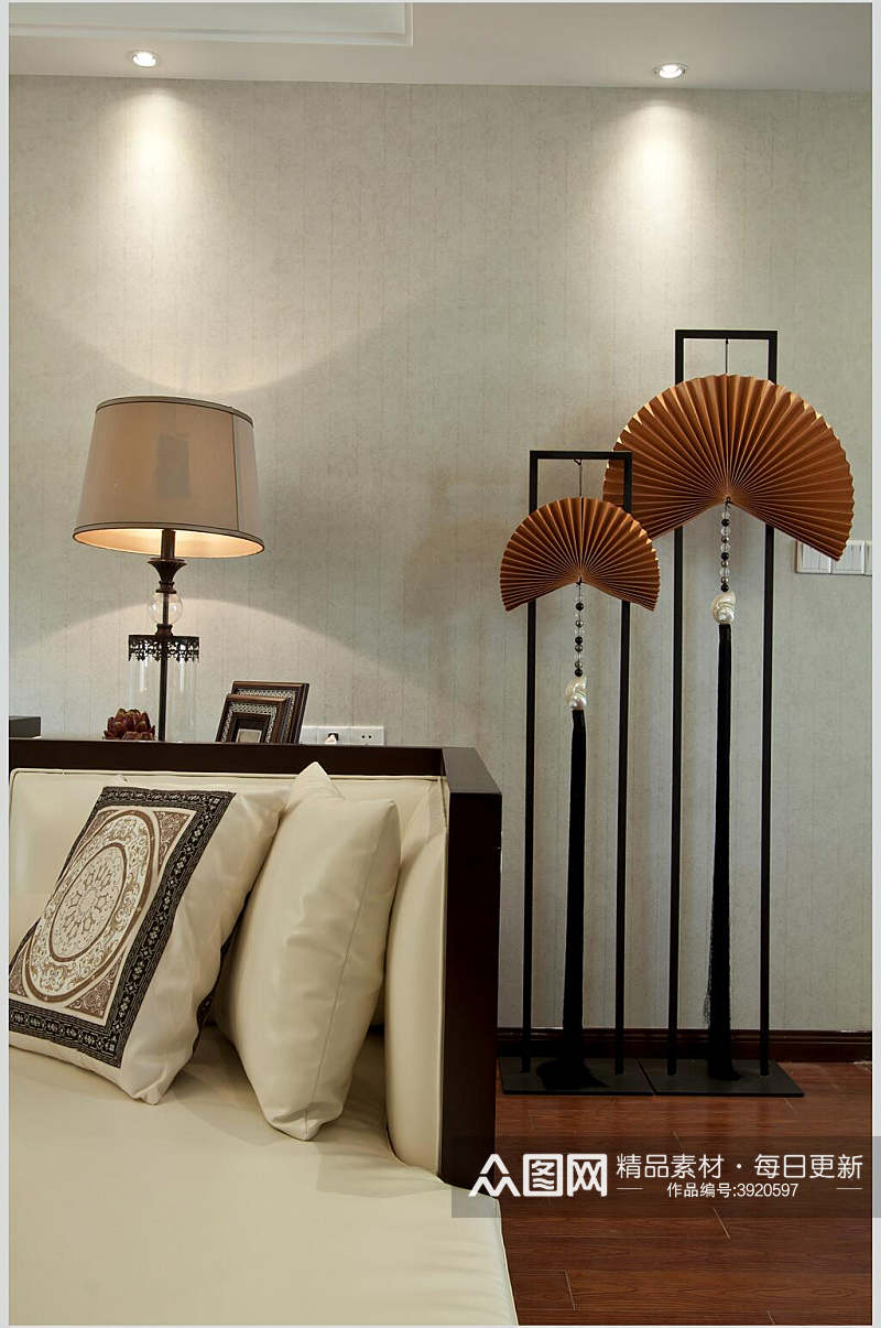 实木布艺沙发扇子台灯新中式室内图片素材